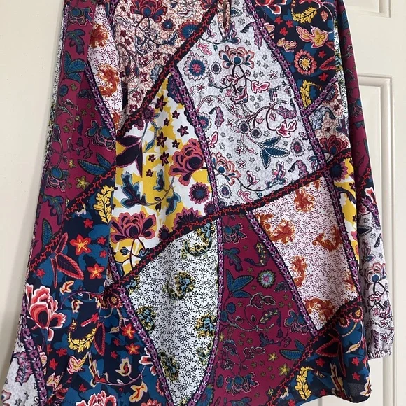 Sheer Patterned Blouse - Picture 4 of 4